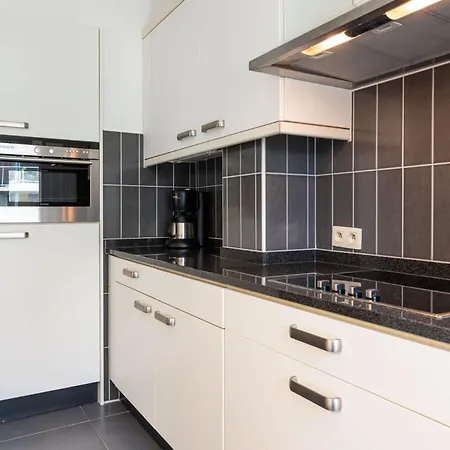 Spacious Up To 6 People Apartment *